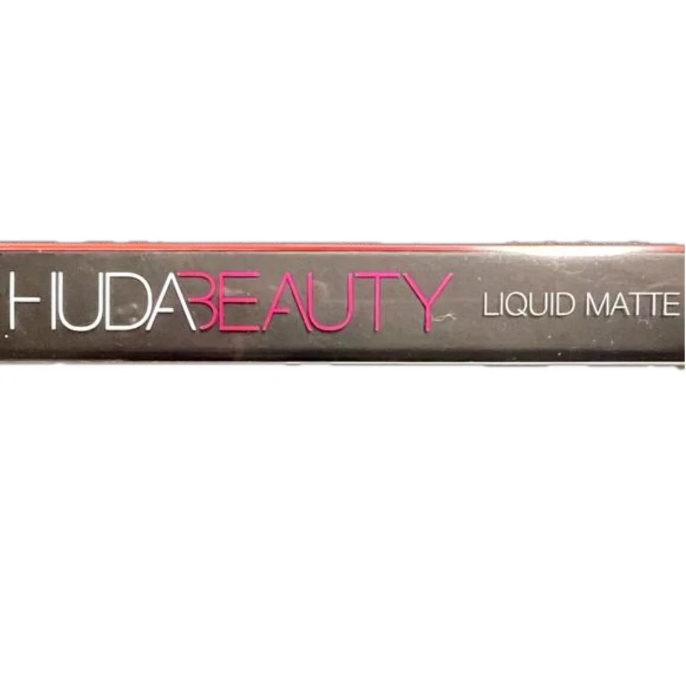 🆕💋HUDA Beauty Liquid Matte Lipstick Classic Red Alluring💄💋 Stocking Stuffer